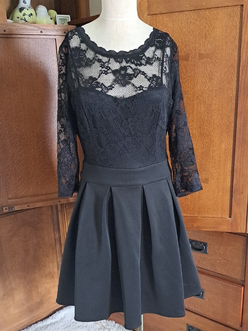 Miusol Black Lace Illusion V-Back Cocktail Dress Tagged Large Fits Small Med